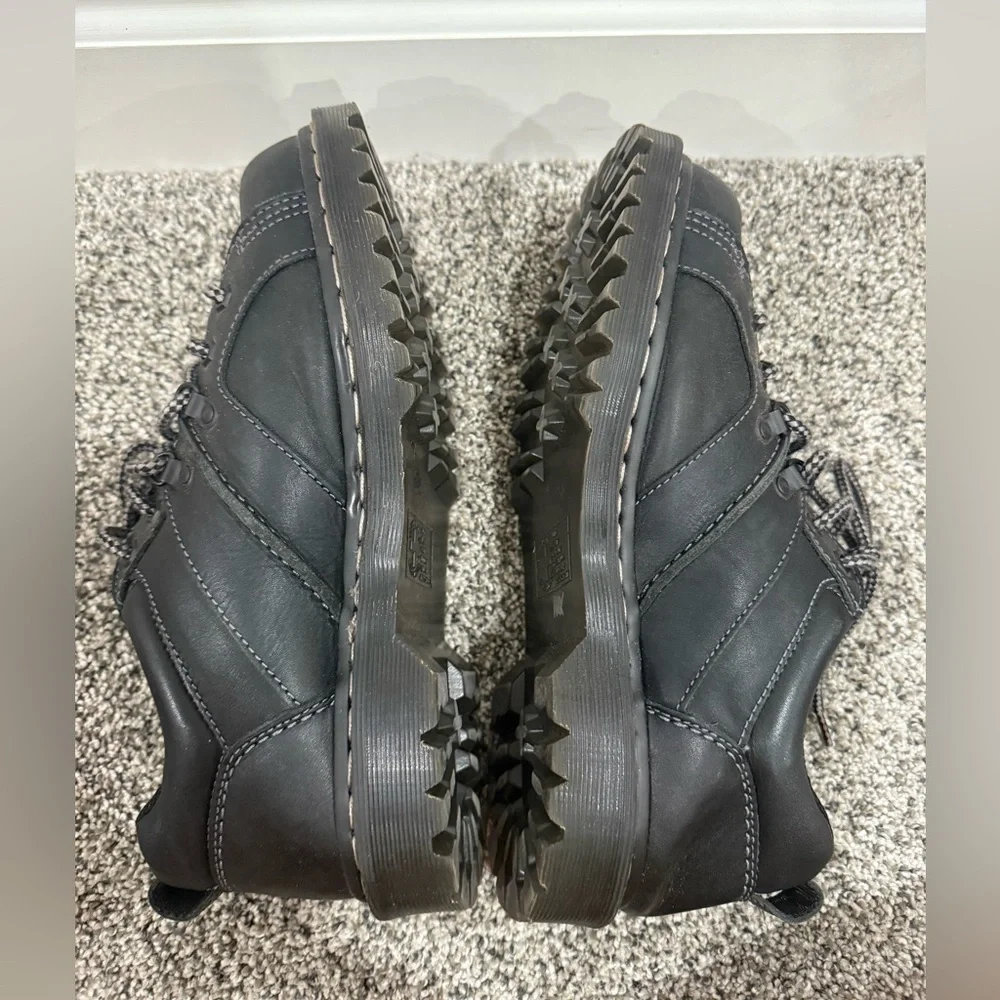 Dr. Martens Finnegan leather shoe, men's 10 or women's 11 - Picture 9 of 14